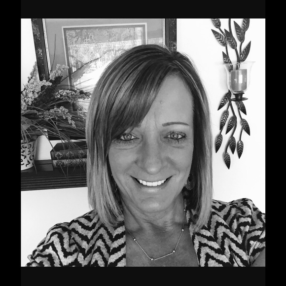 Meet your Posher, Julie - Picture 1 of 1