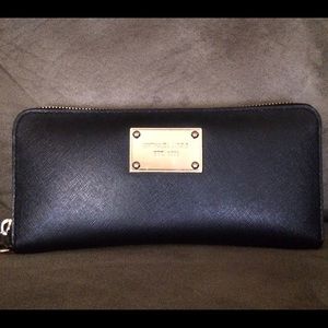 ❌SOLD!❌ Michael Kors Travel Zip Continental Wallet