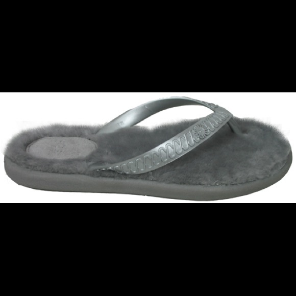 UGG Fluffie Sterling size 8