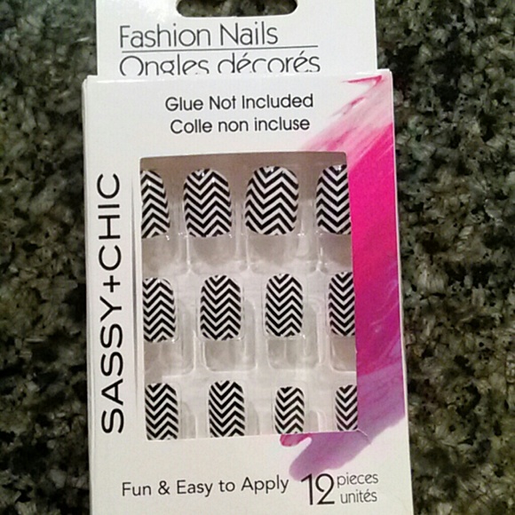 Chevron fashion nails!!