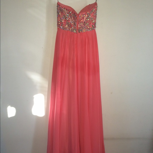 PROM DRESS - Picture 3 of 4