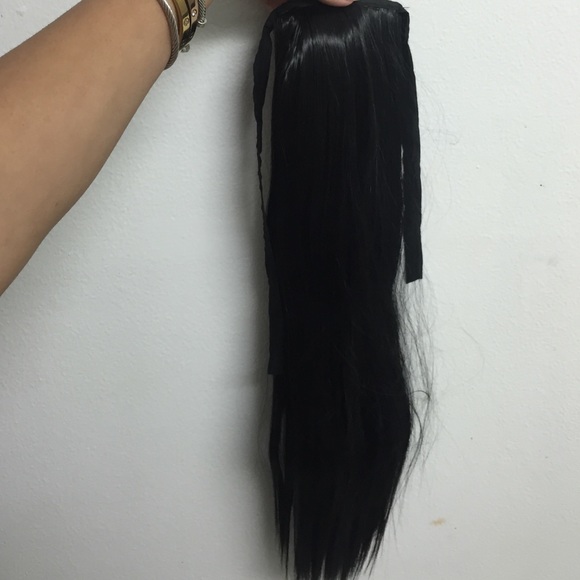 22' Black straight hair extension (PonyTail)