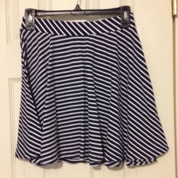 🌟Navy blue and White Skirt🌟