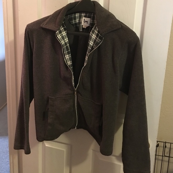 Medium weight, short cut, zip up, long sleeved - Picture 1 of 3