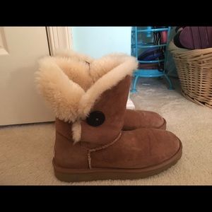 Bailey button chestnut uggs