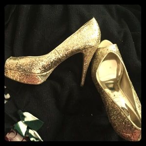 Size 10 Women's GUESS heels