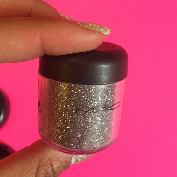 MAC silver glitter pigment