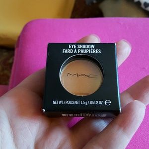 MAC eyeshadow - motif frost SOLD OUT