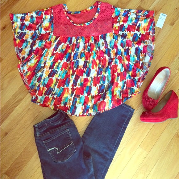 NWT Gorgeous Coloful Top!!