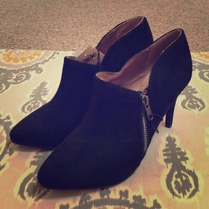 Black heel booties