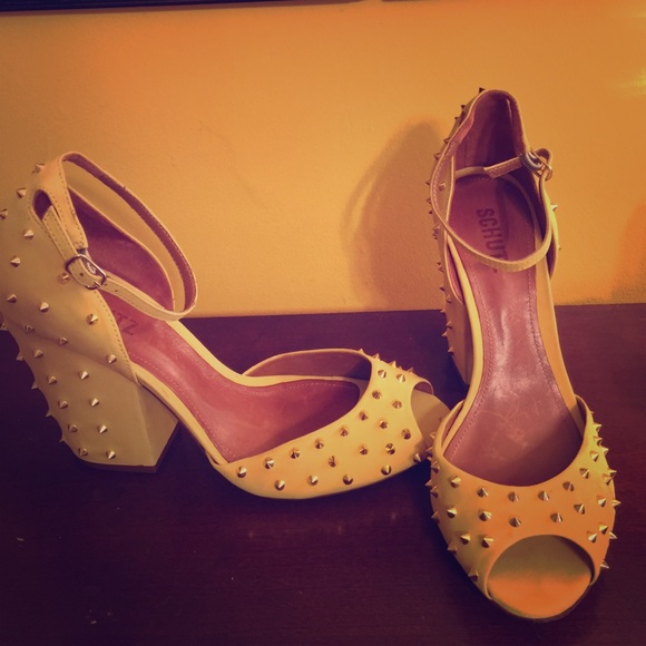 Shultz retro heels