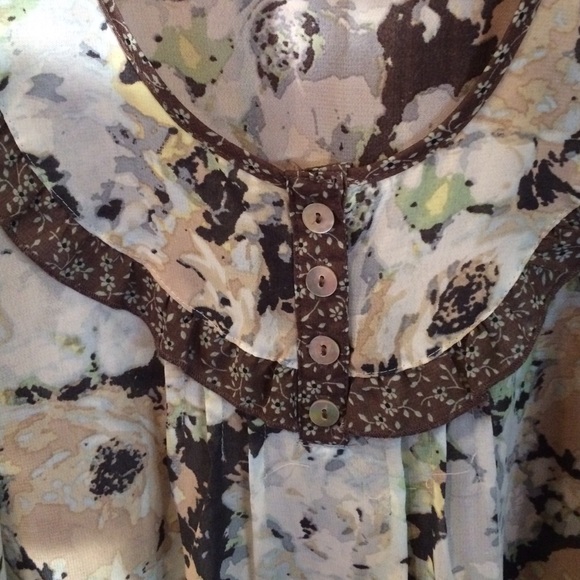 Sleeveless floral print blouse - Picture 2 of 4