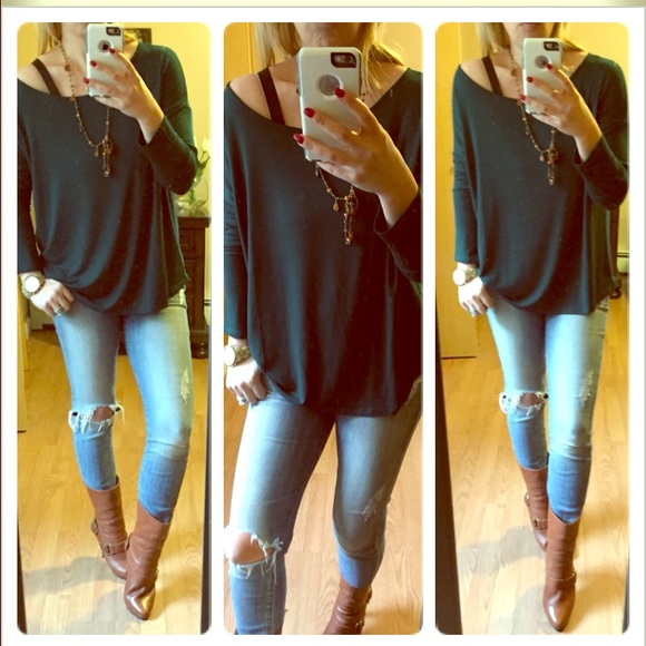 Tahari Tops - For Chelsy 🍁Tahari loose top🍁