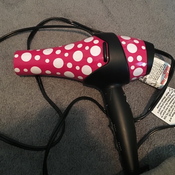 Polka dot blow dryer