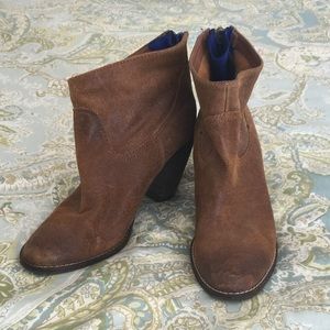 DV by Dolce Vita Celvin Bootie Brown