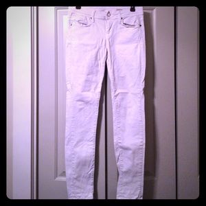White skinny jeans