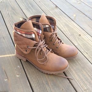 Size 7 Rock & Candy Plaid Ankle Boots