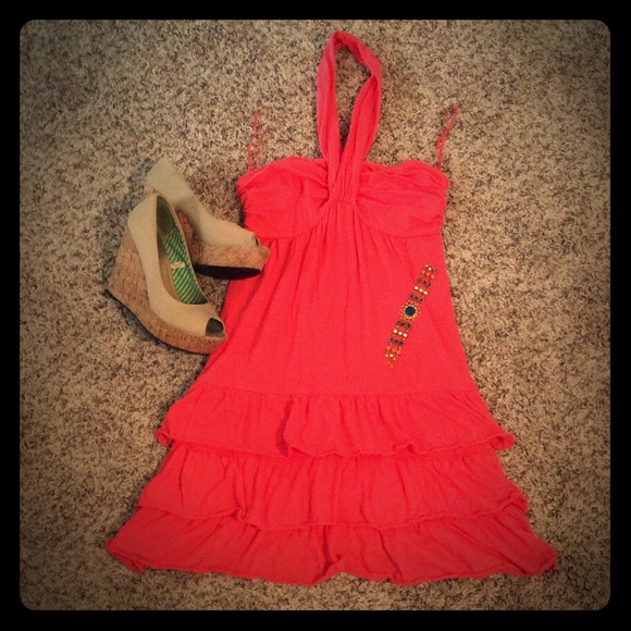 Coral frilly dress 🌺🌸