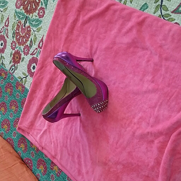 Heels - Picture 2 of 2