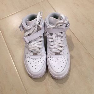 White Nike Air Force 1 (hightop)