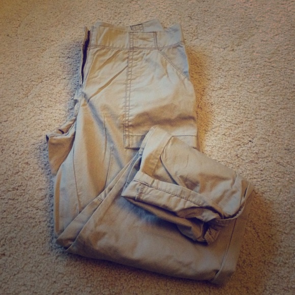 Khaki Cuffed Cropped Pant