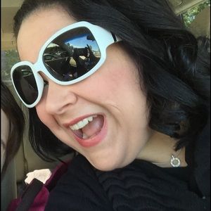 Meet your Posher, Ally