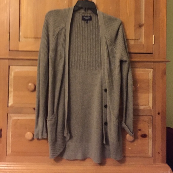 Gray long sleeve cardigan