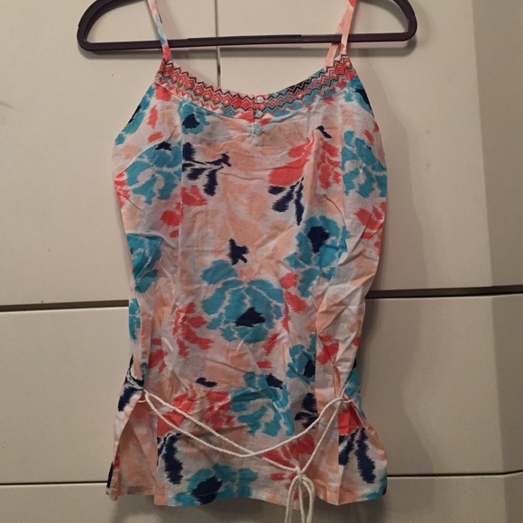 Floral button tank