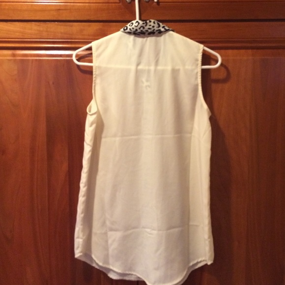 Sleeveless blouse with leopard print trim - Picture 4 of 4