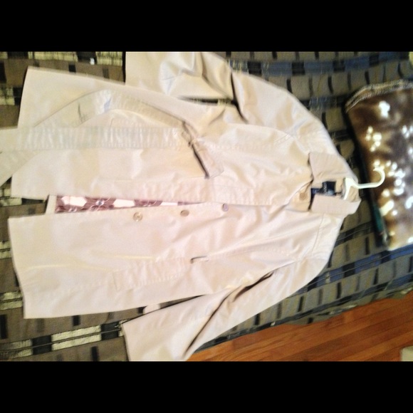 Such a great jacket! No blemishes or stains.