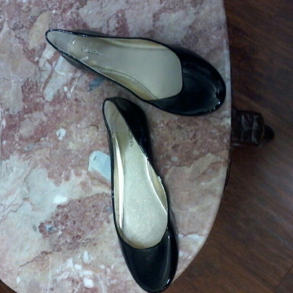 Flats - Picture 2 of 4