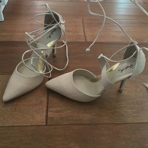QUPID NUDE SNAKE TIE UP HEELS