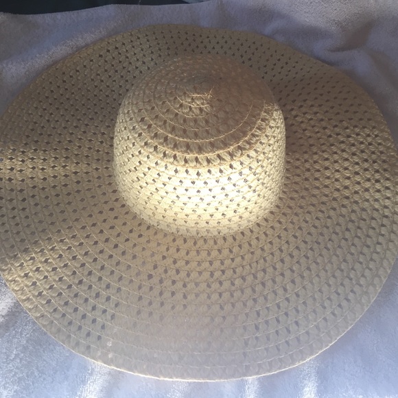 Big straw hat - Picture 2 of 2