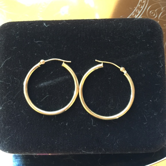 Ladies 14K yellow gold hoop earrings