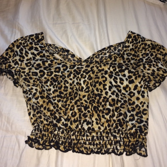Wet seal cheetah crop top - Picture 1 of 4