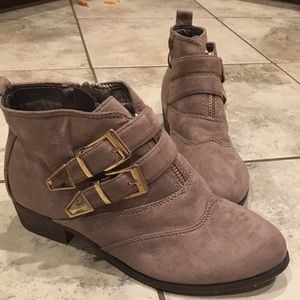 NWOT Taupe Booties