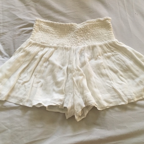 Urban Outfitters Pants - NWT Flowy white shorts