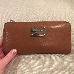 Michael Kors Zip wallet