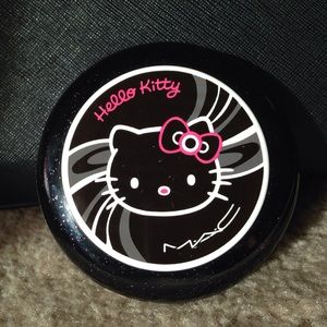 MAC Hello Kitty Edition Beauty Powder.