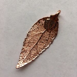 NWOT 24k rose gold leaf pendant