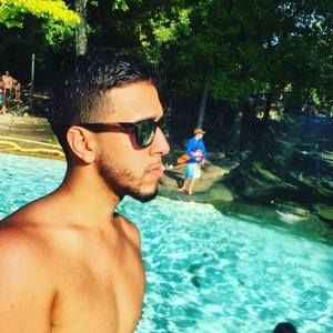 Meet your Posher, Ernesto