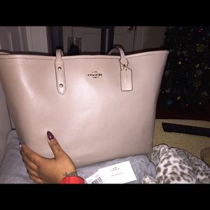 BRAND NEW✨Large Coach Handbag - ♏️ercari $75
