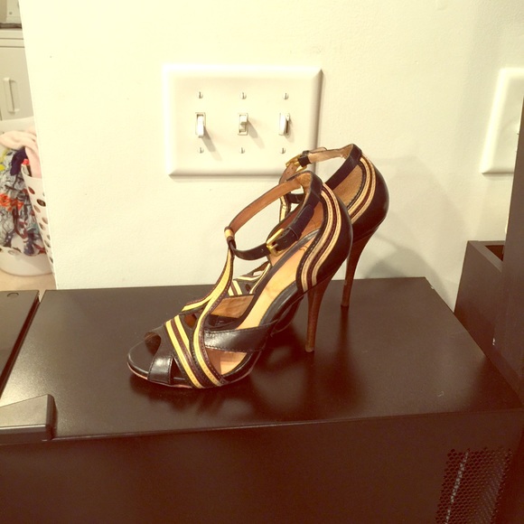Black & Beige Sandals by L.AM.B in 7.5