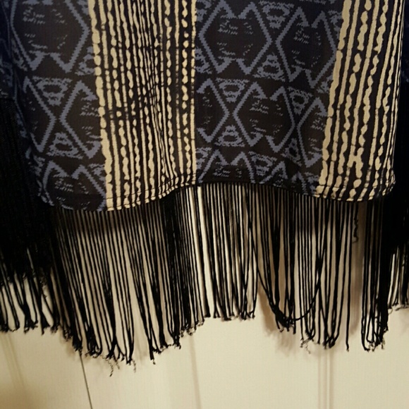Sheer fringed Kimono - Picture 3 of 3