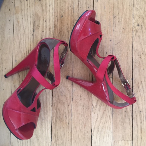 Sexy red heels - Picture 4 of 4