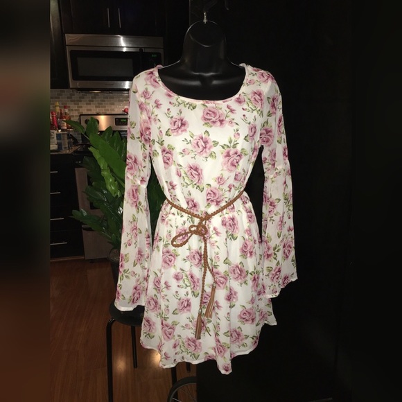 Sweet pink floral print bell-sleeve dress