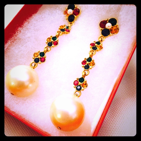 Costume occasion earrings