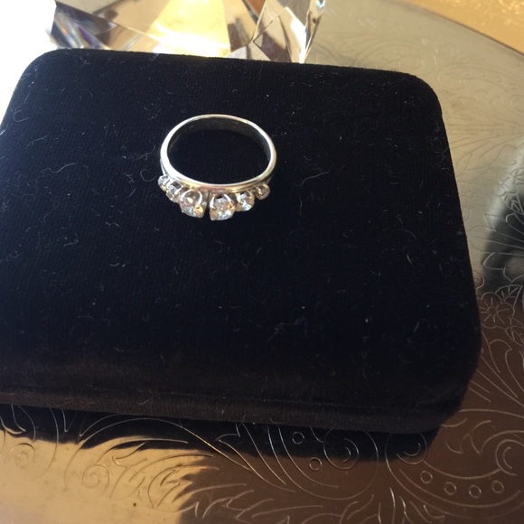 Silver white sapphire ring