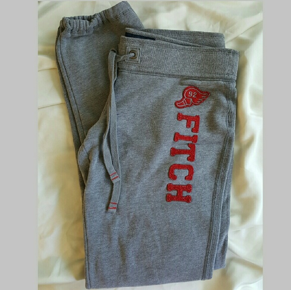 FITCH Capri Style Sweat Pants. Inseam 28". - Picture 2 of 3
