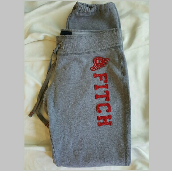 FITCH Capri Style Sweat Pants. Inseam 28". - Picture 3 of 3